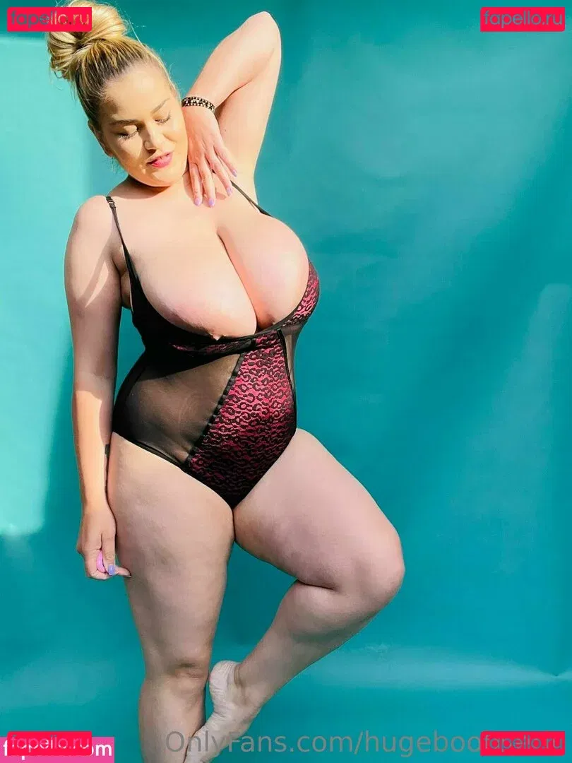 hugeboobserin Onlyfans Photo Gallery 