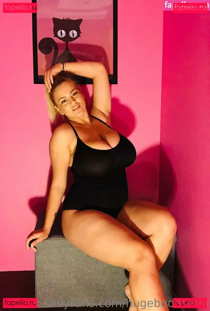 hugeboobserin Onlyfans Photo Gallery 