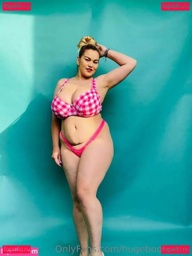 hugeboobserin Onlyfans Photo Gallery 