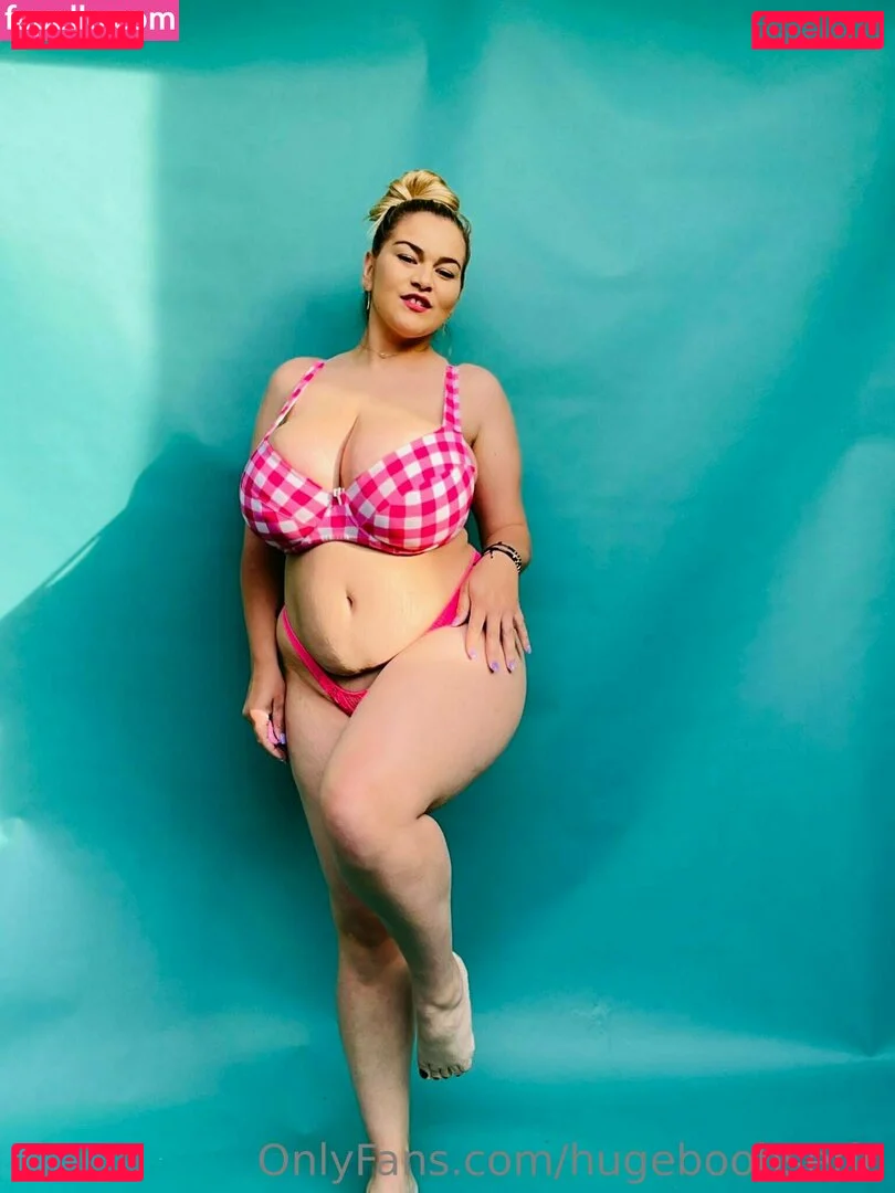 hugeboobserin Onlyfans Photo Gallery 