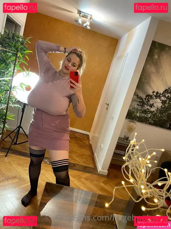 hugeboobserin Onlyfans Photo Gallery 