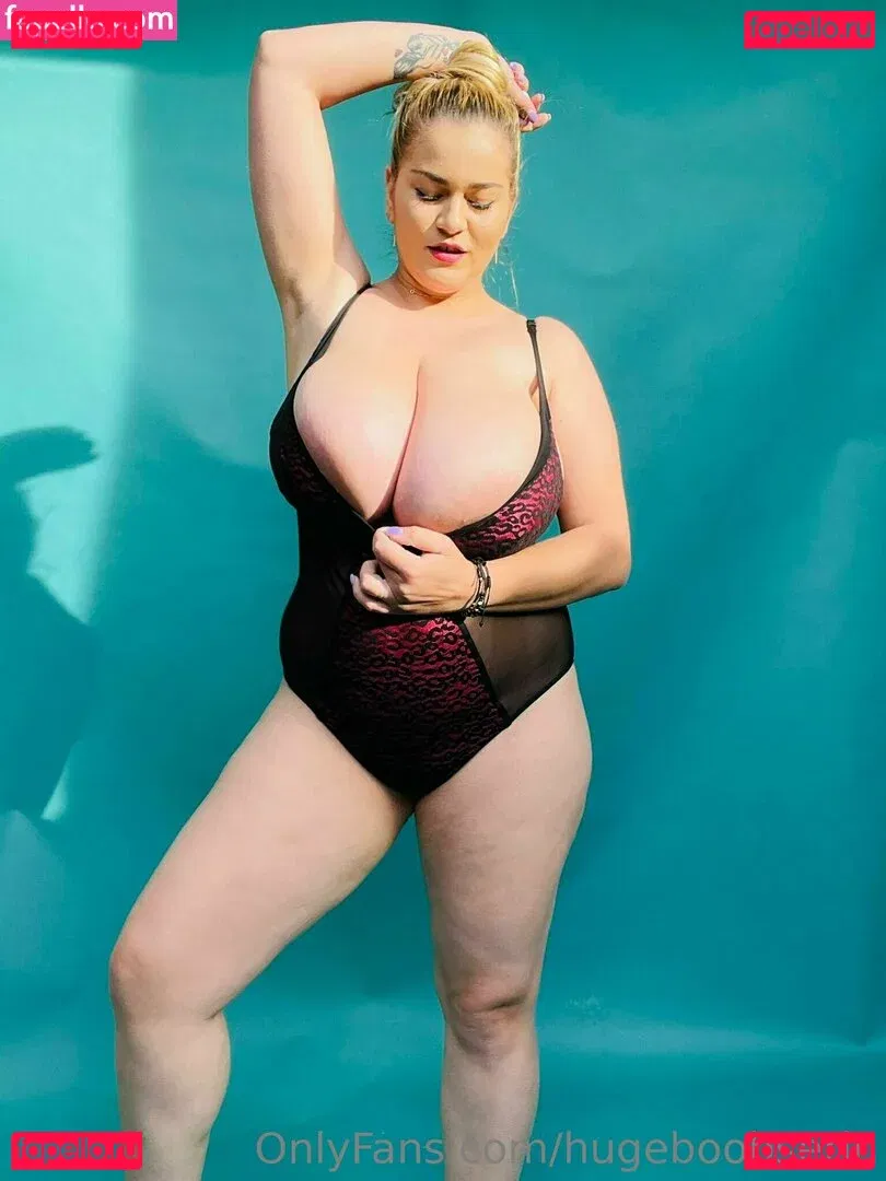 hugeboobserin Onlyfans Photo Gallery 