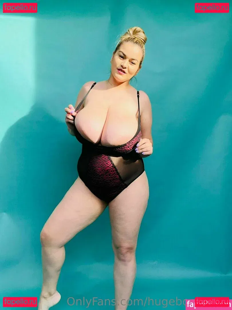 hugeboobserin Onlyfans Photo Gallery 