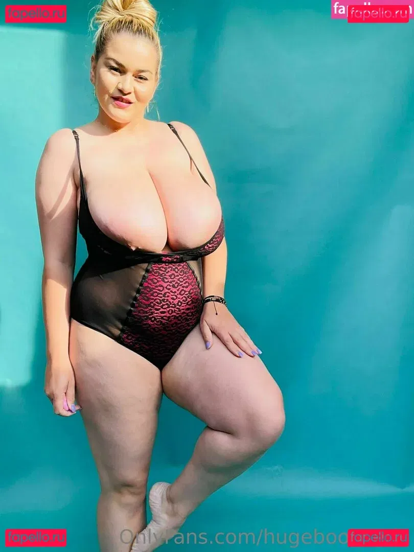 hugeboobserin Onlyfans Photo Gallery 