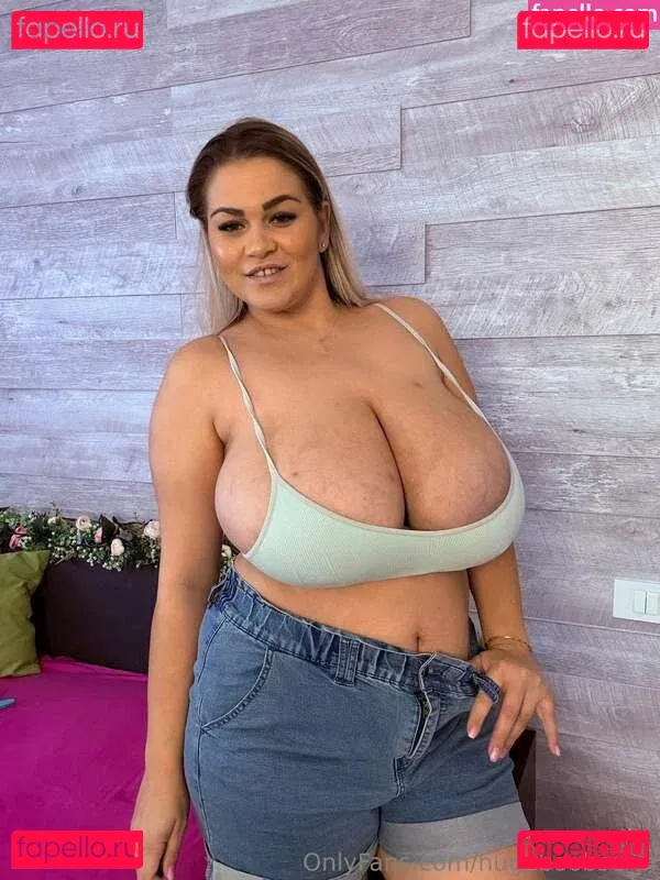 hugeboobserin Onlyfans Photo Gallery 