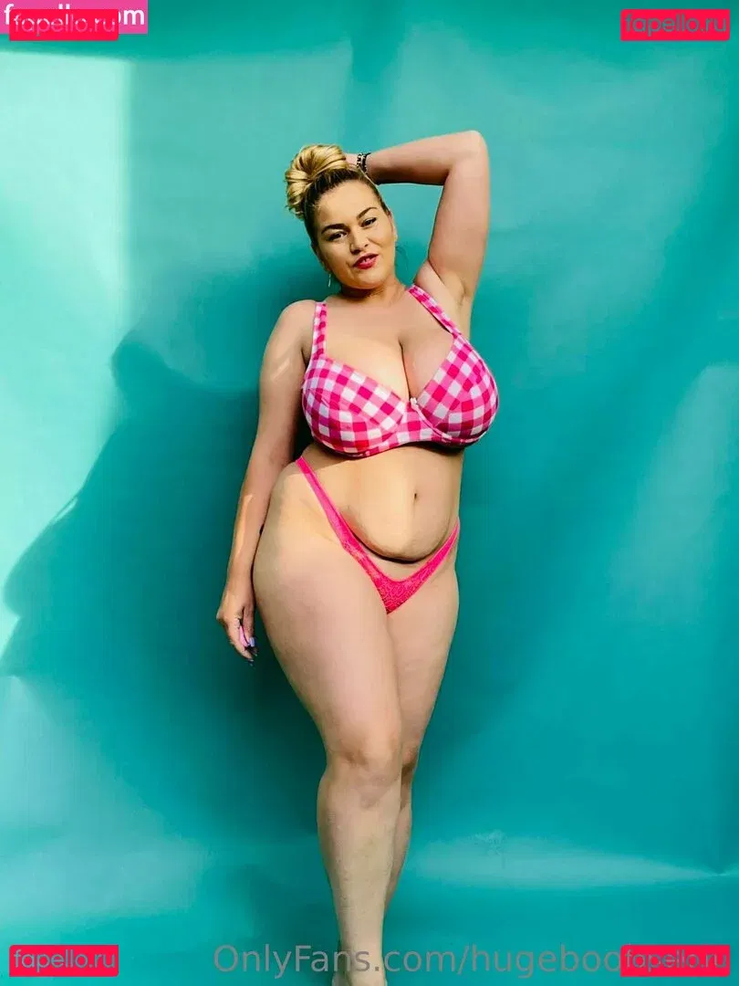 hugeboobserin Onlyfans Photo Gallery 