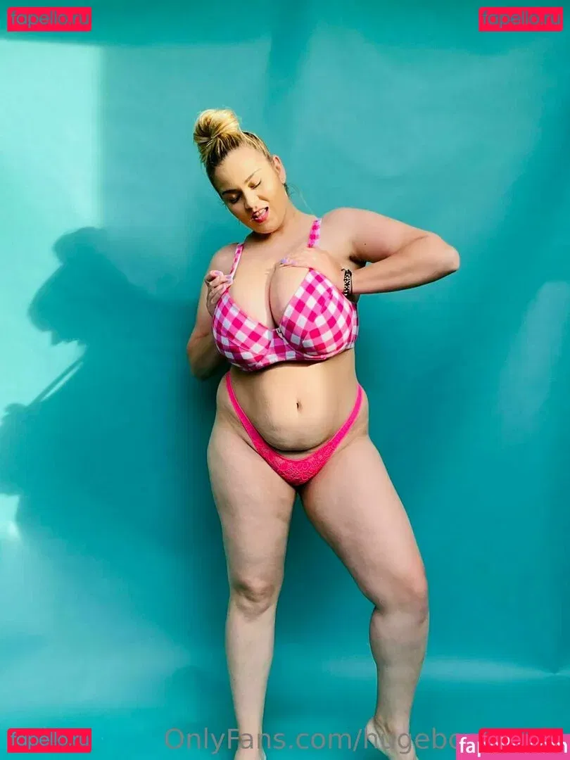 hugeboobserin Onlyfans Photo Gallery 