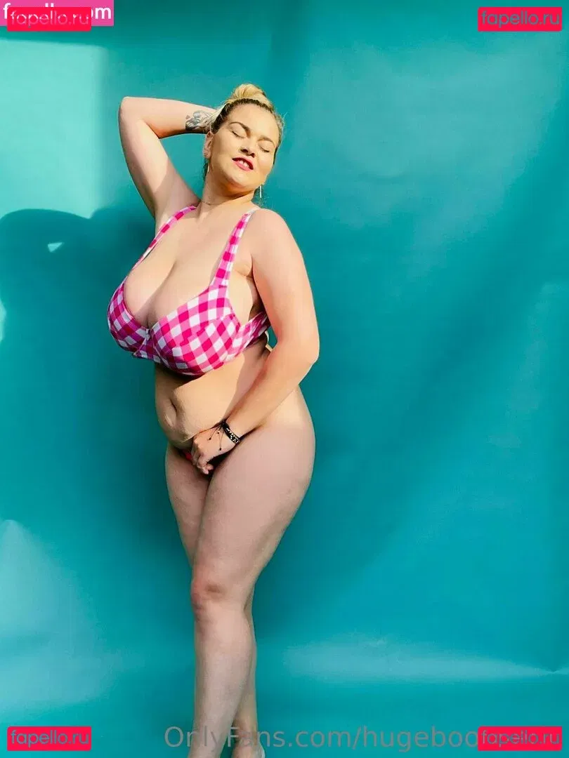 hugeboobserin Onlyfans Photo Gallery 