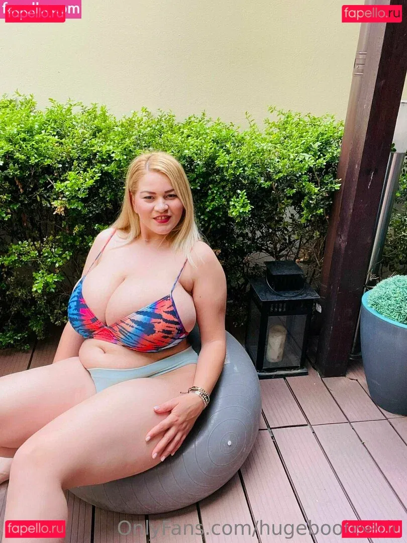 hugeboobserin Onlyfans Photo Gallery 