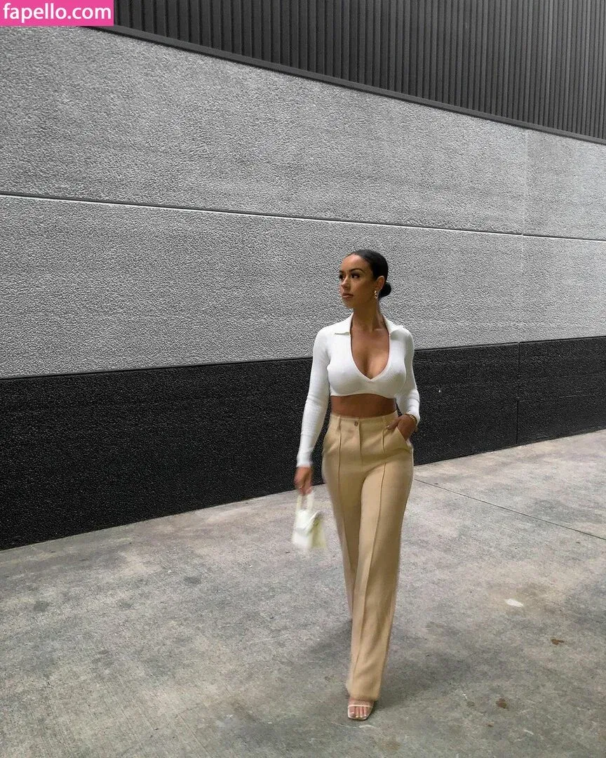 Amy Watchirs Onlyfans Photo Gallery 