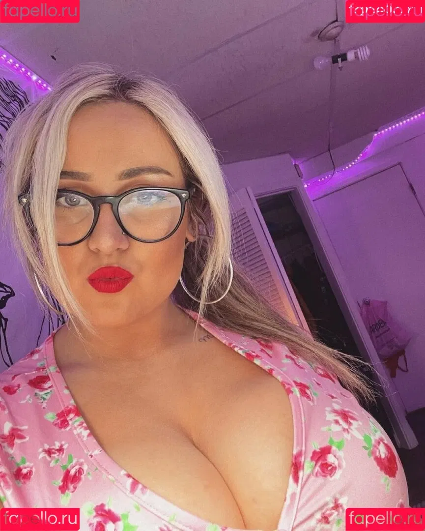 Lilly Alcorn Onlyfans Photo Gallery 