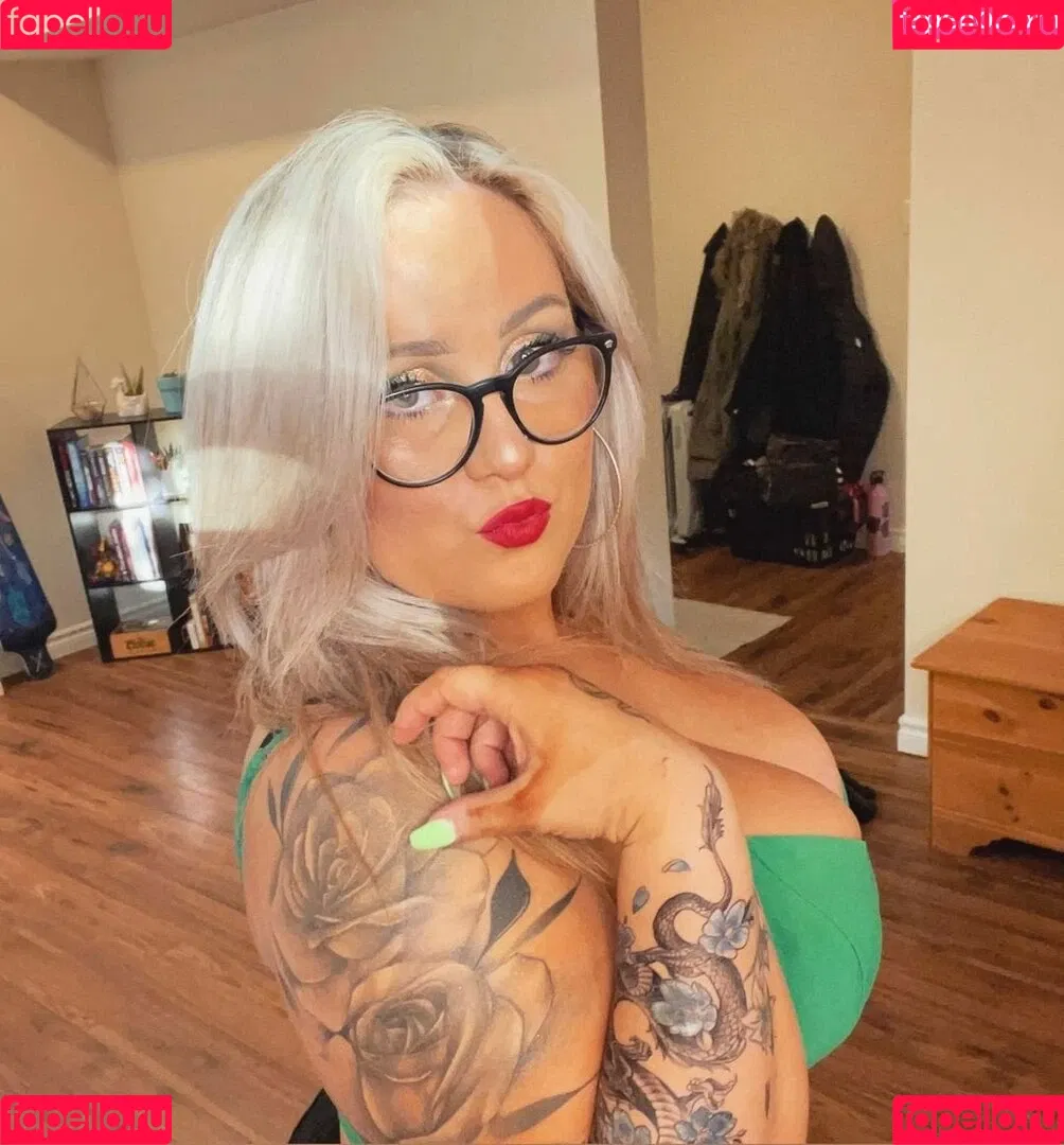 Lilly Alcorn Onlyfans Photo Gallery 