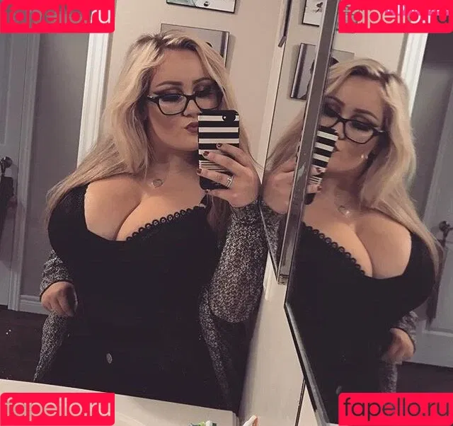 Lilly Alcorn Onlyfans Photo Gallery 