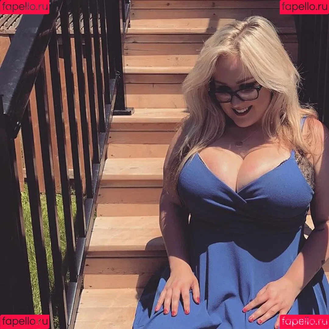 Lilly Alcorn Onlyfans Photo Gallery 