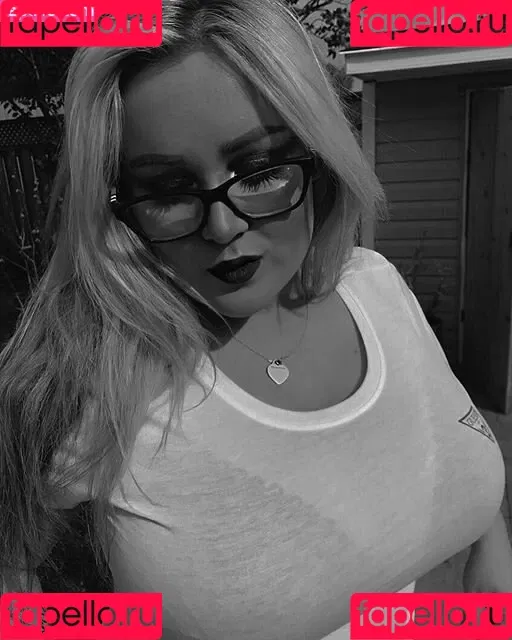 Lilly Alcorn Onlyfans Photo Gallery 