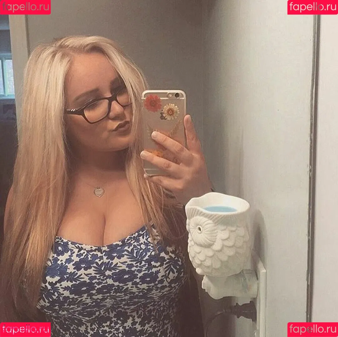Lilly Alcorn Onlyfans Photo Gallery 