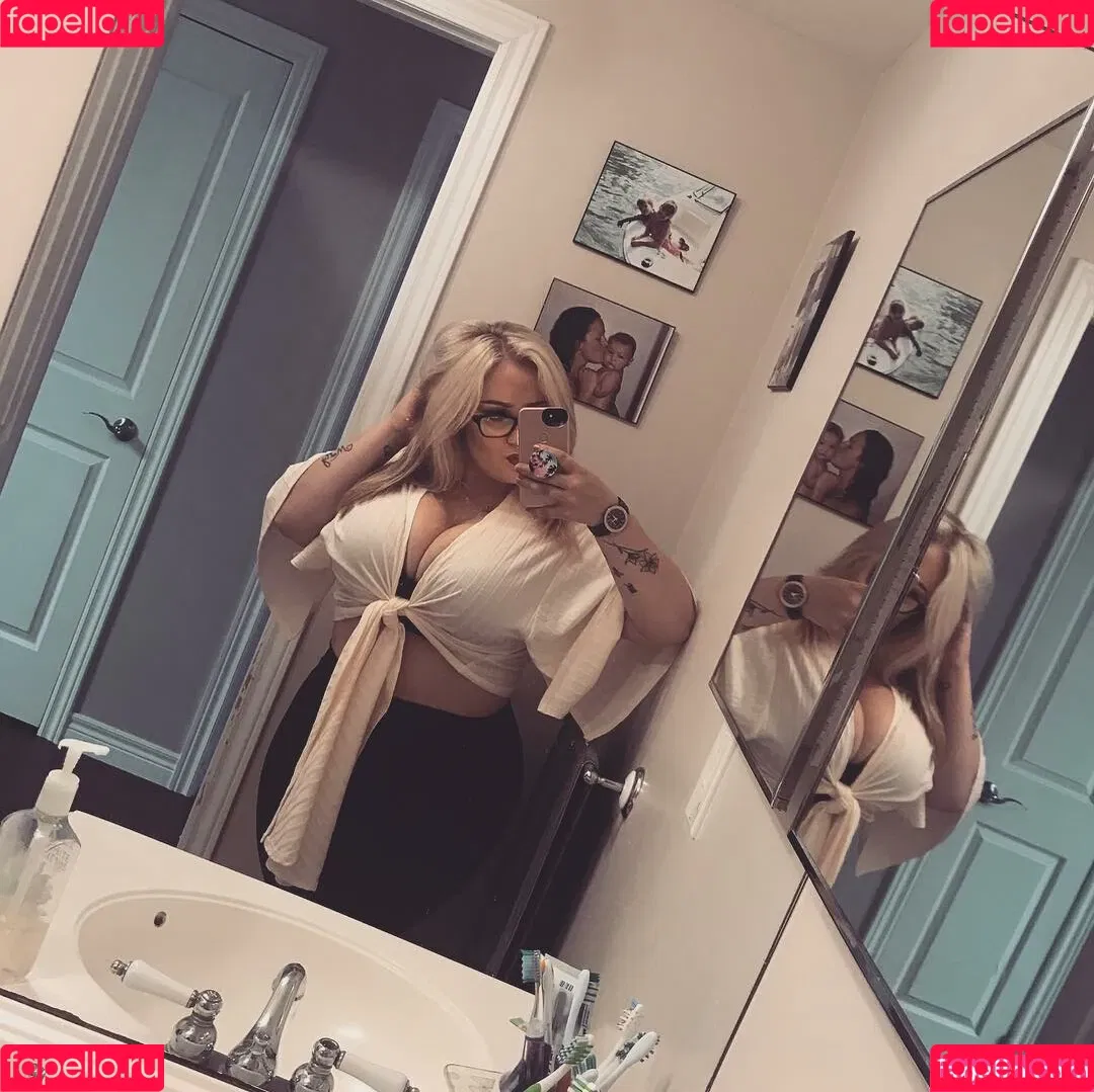 Lilly Alcorn Onlyfans Photo Gallery 