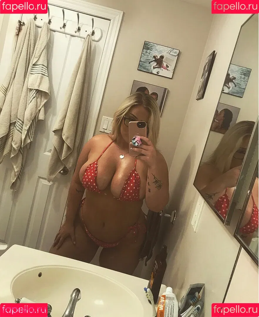 Lilly Alcorn Onlyfans Photo Gallery 