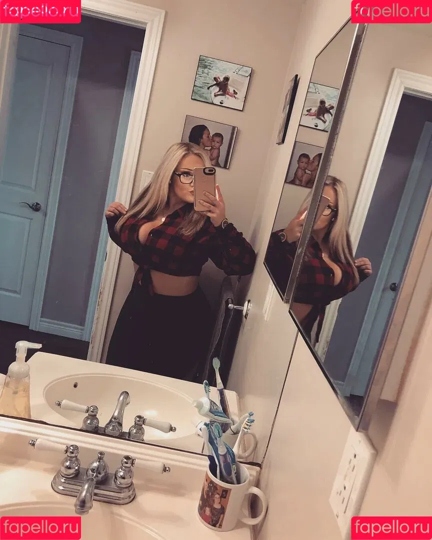 Lilly Alcorn Onlyfans Photo Gallery 