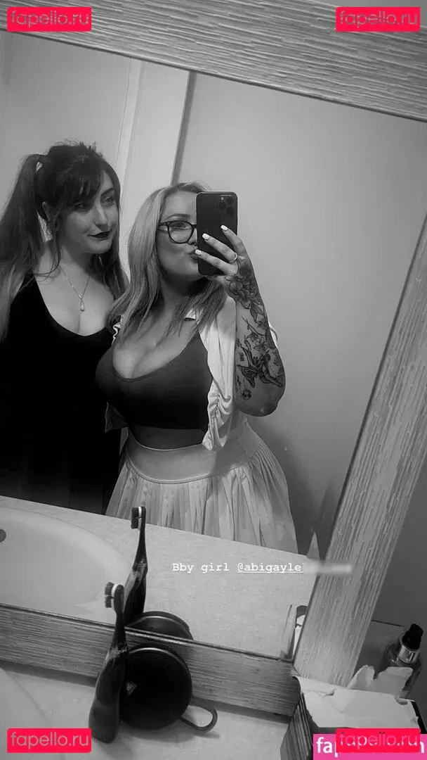 Lilly Alcorn Onlyfans Photo Gallery 