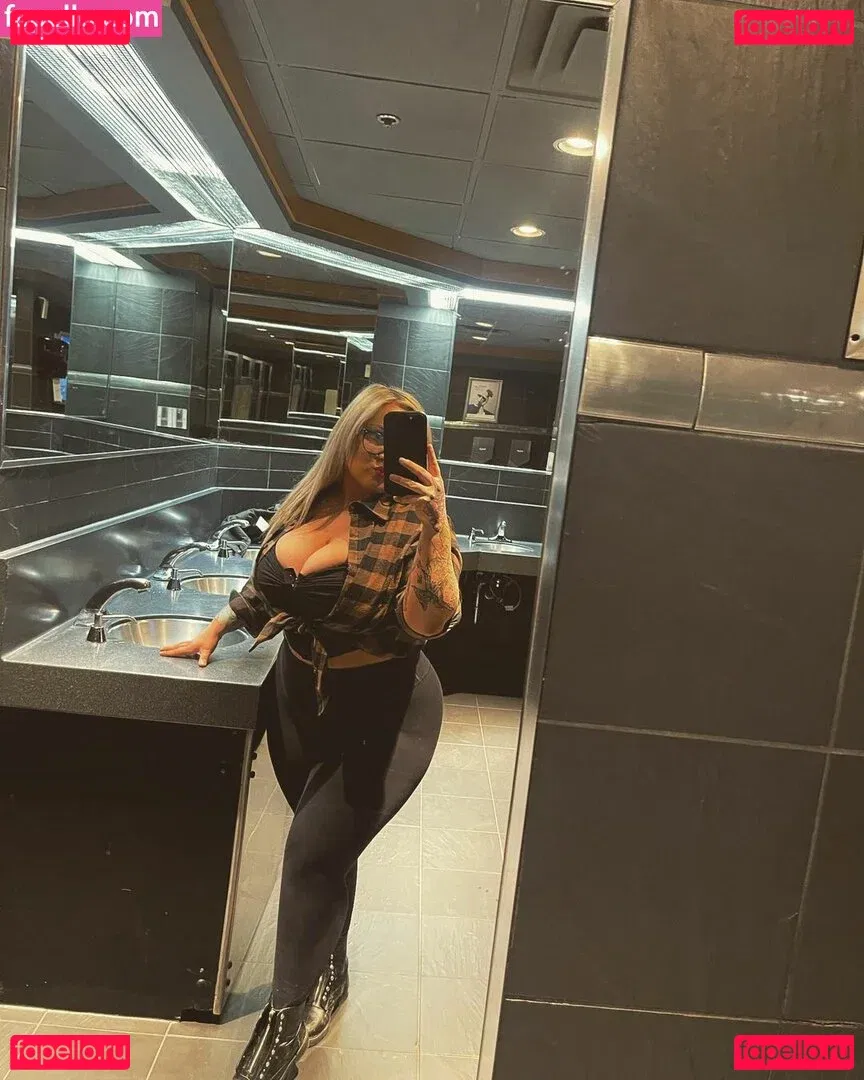 Lilly Alcorn Onlyfans Photo Gallery 