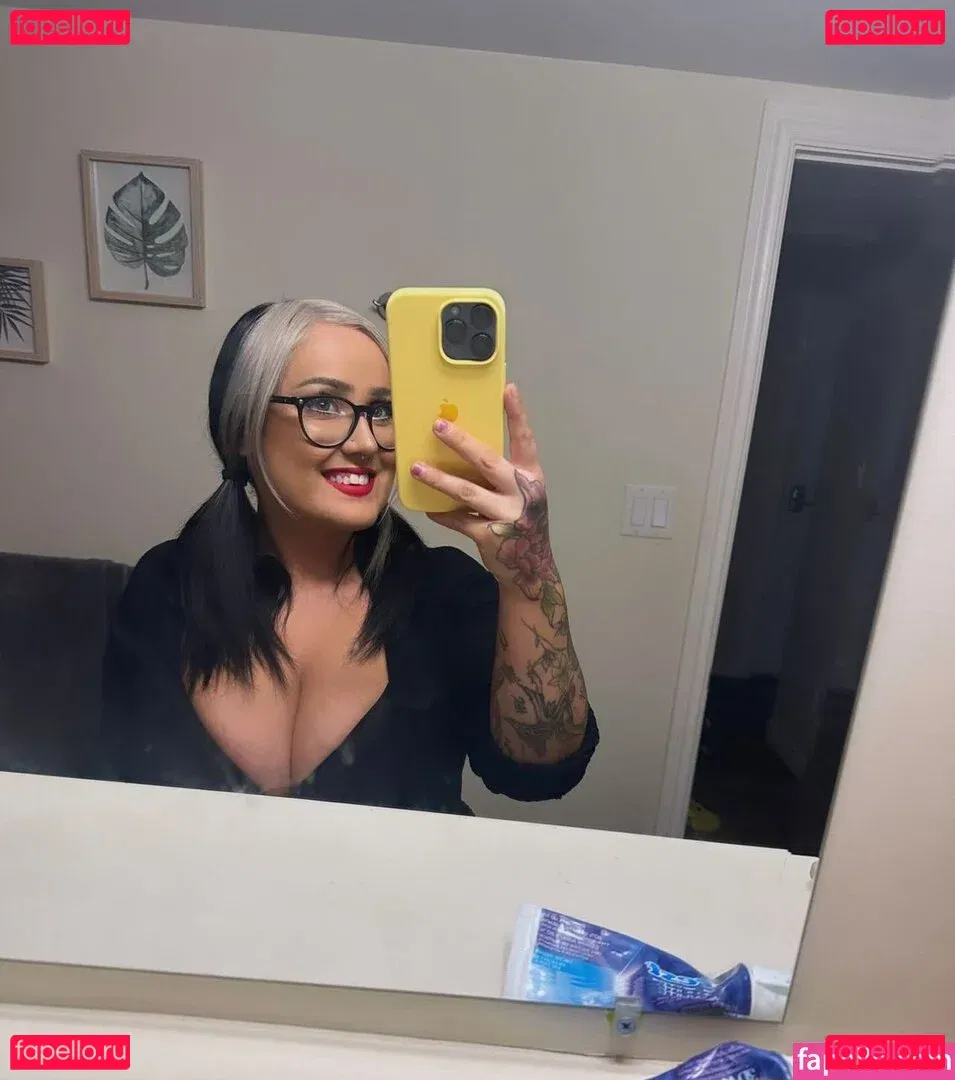 Lilly Alcorn Onlyfans Photo Gallery 