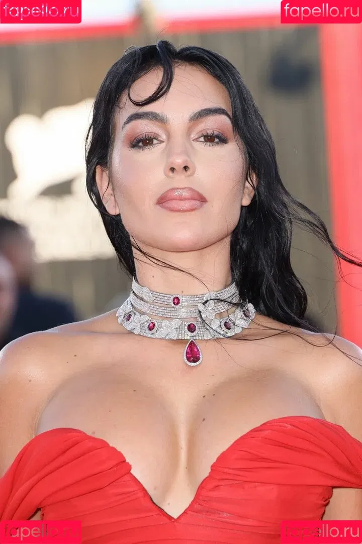 Georgina Rodriguez Onlyfans Photo Gallery 