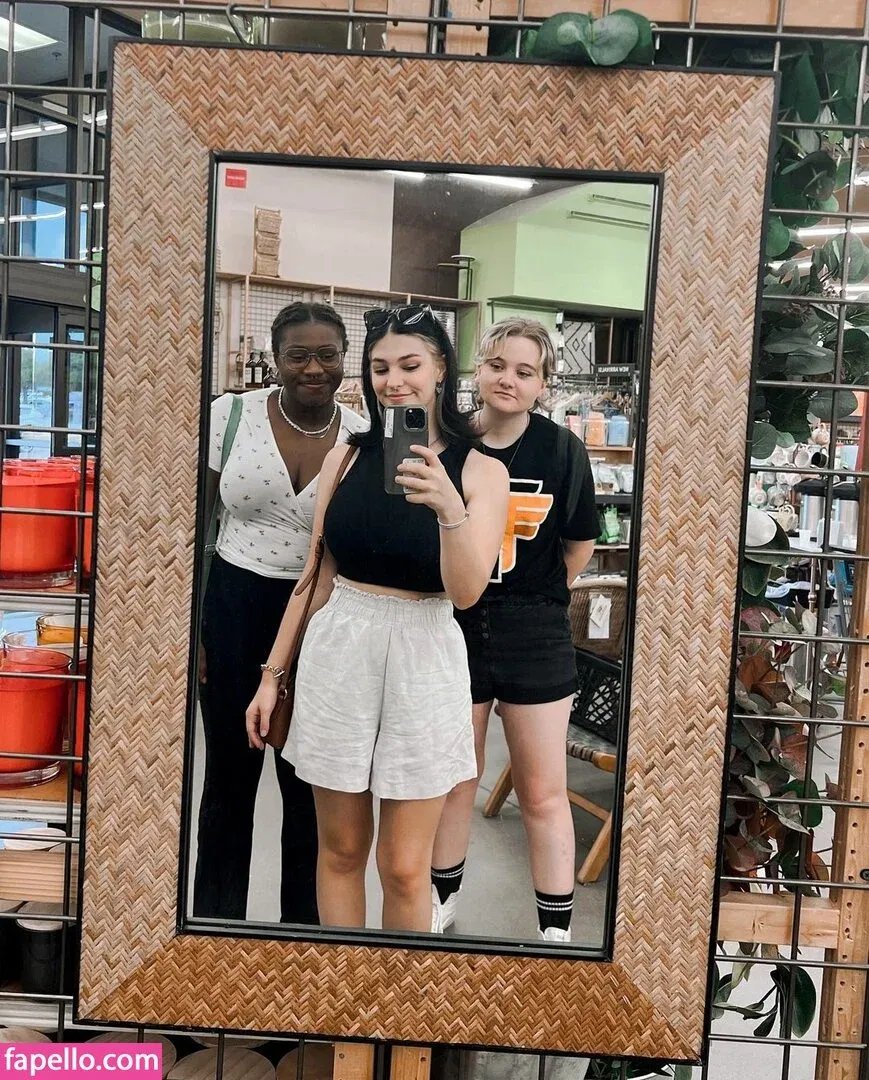 Sarah Lynne Marie Onlyfans Photo Gallery 