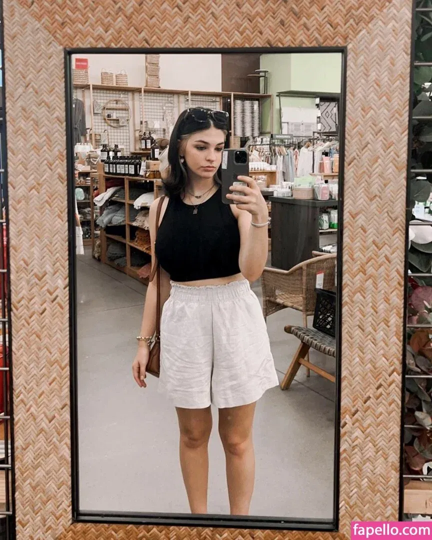 Sarah Lynne Marie Onlyfans Photo Gallery 