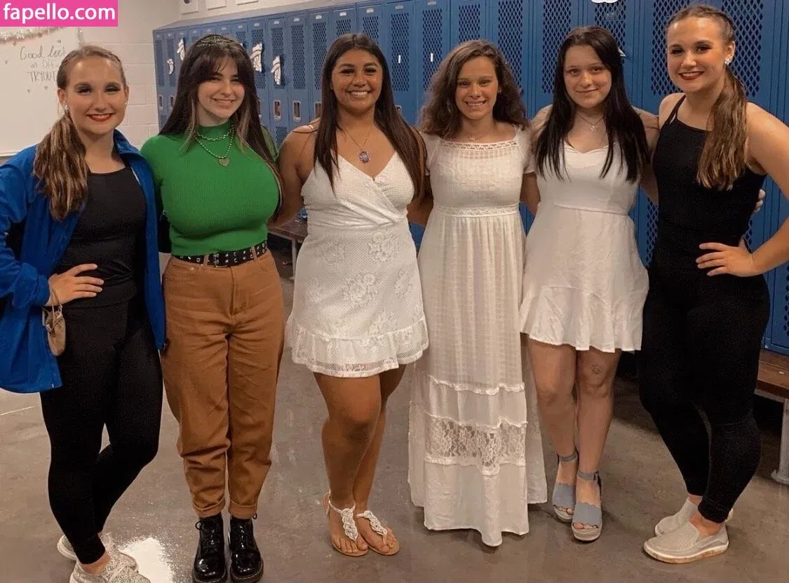 Sarah Lynne Marie Onlyfans Photo Gallery 