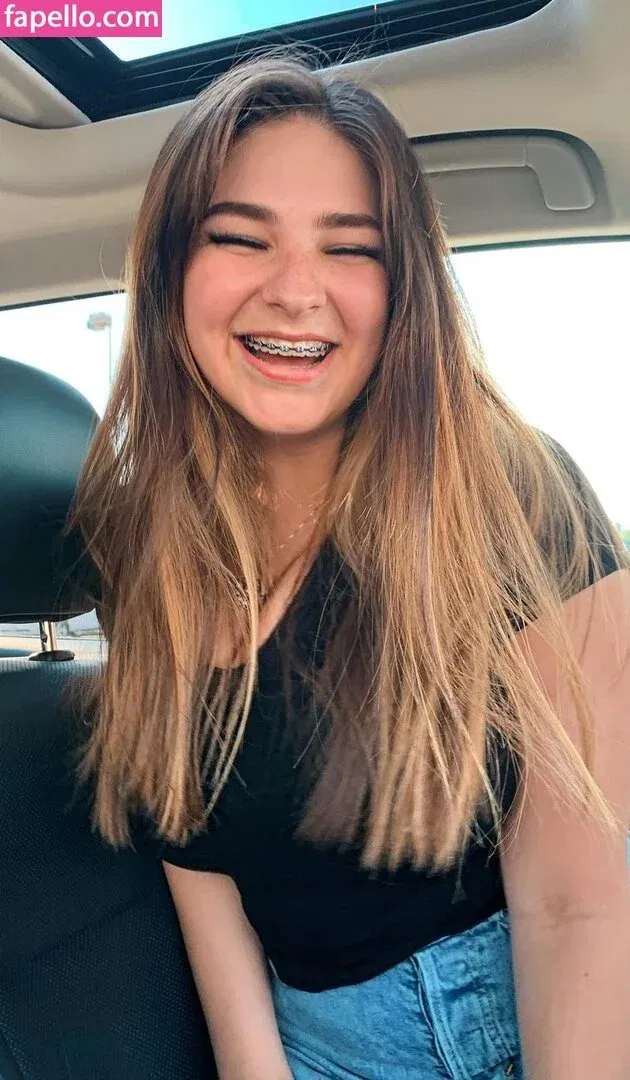 Sarah Lynne Marie Onlyfans Photo Gallery 