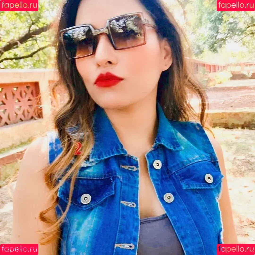 Zoya Rathore Onlyfans Photo Gallery 
