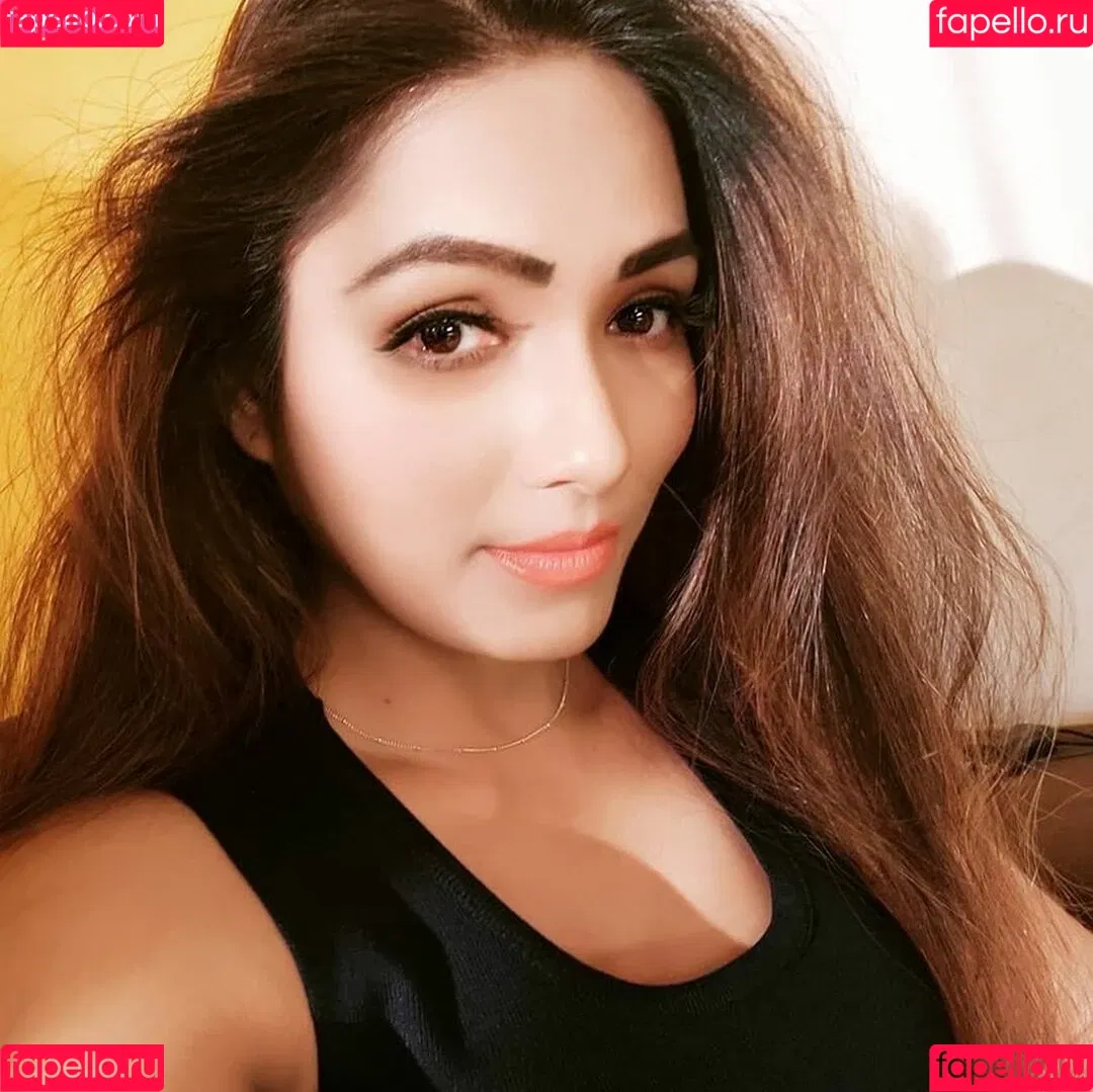 Zoya Rathore Onlyfans Photo Gallery 