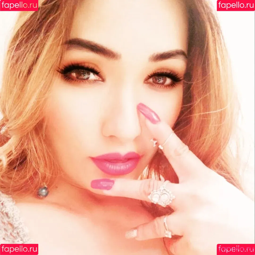 Zoya Rathore Onlyfans Photo Gallery 