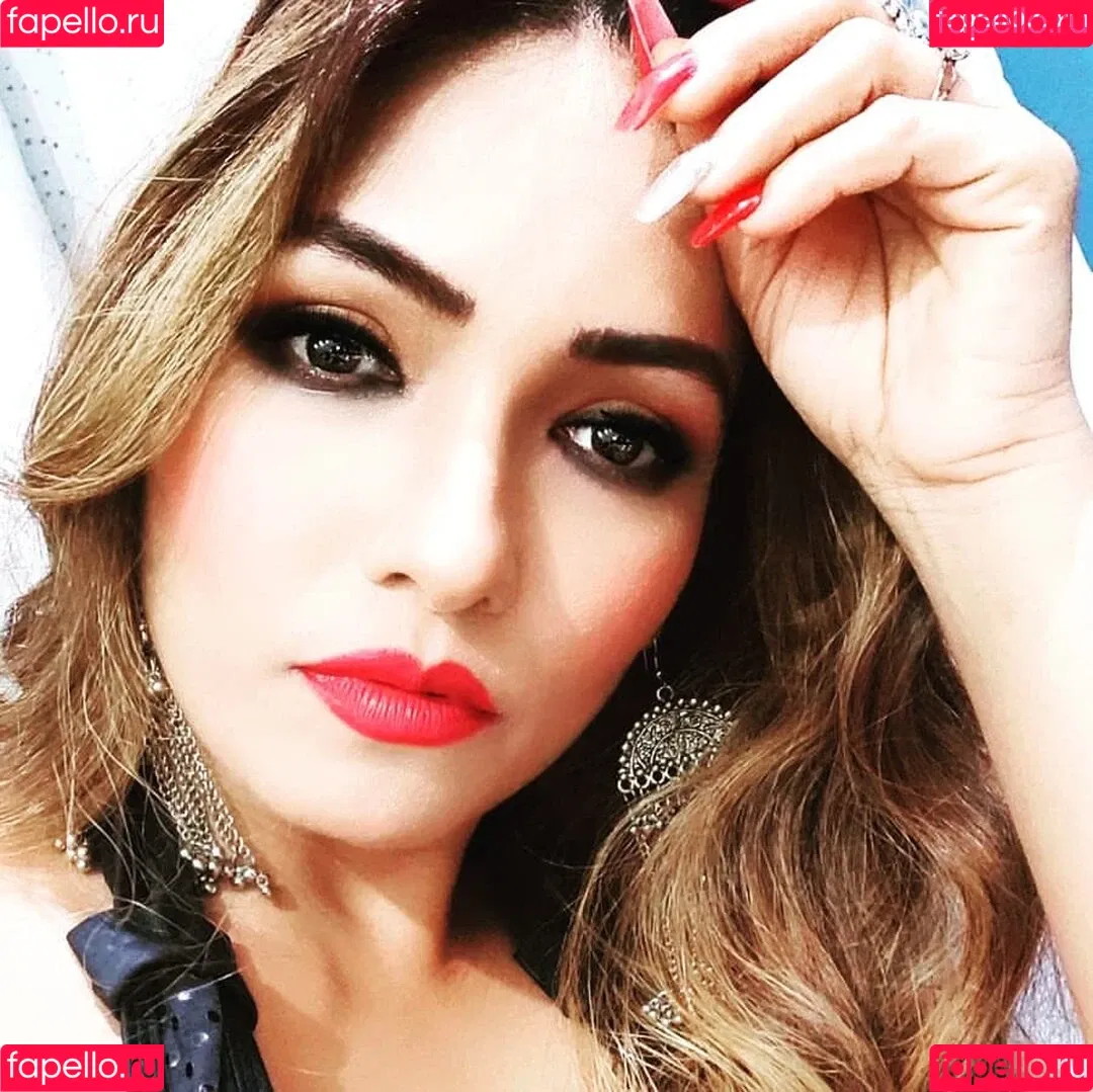 Zoya Rathore Onlyfans Photo Gallery 