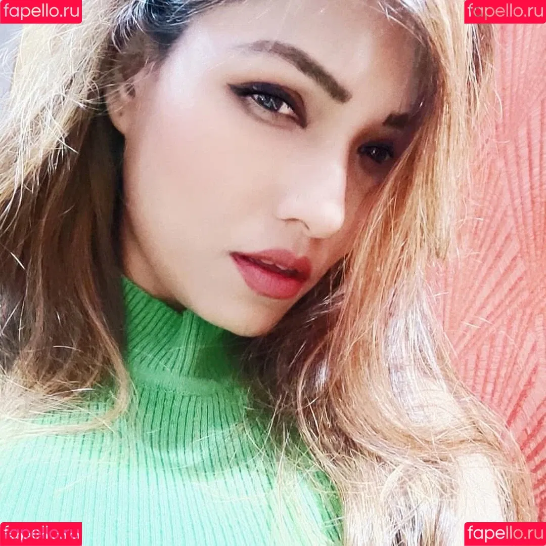 Zoya Rathore Onlyfans Photo Gallery 