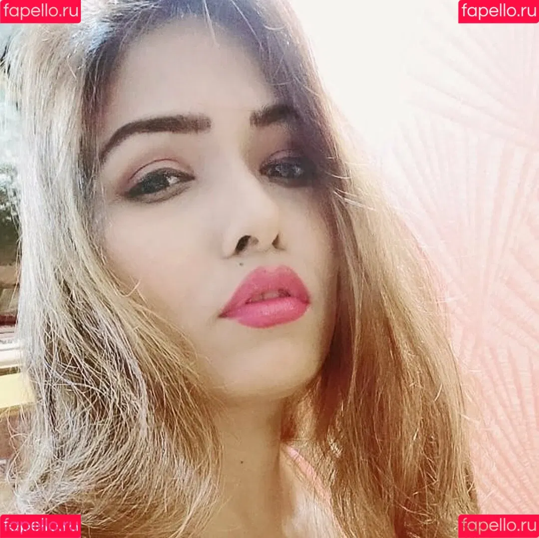 Zoya Rathore Onlyfans Photo Gallery 