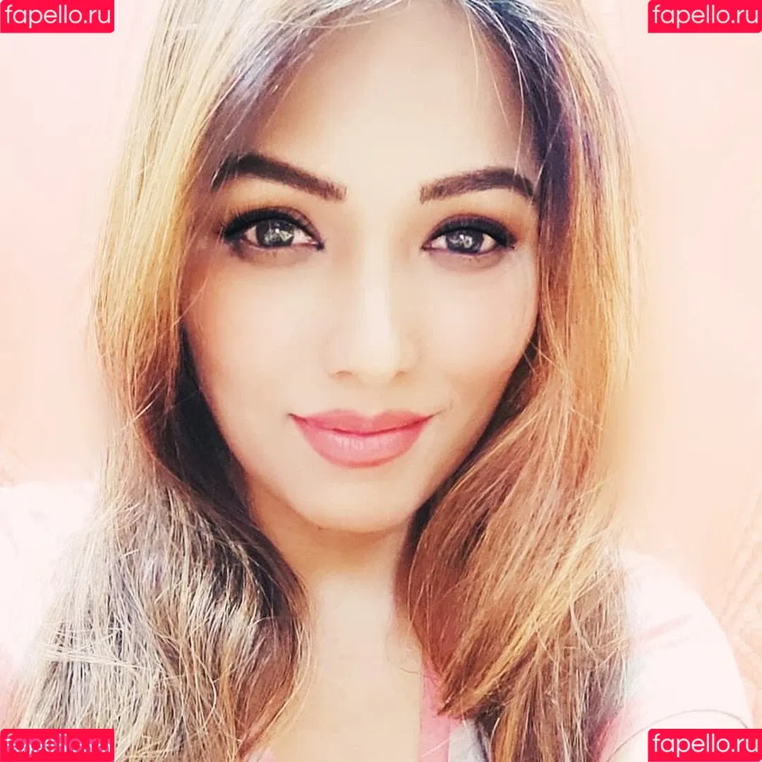 Zoya Rathore Onlyfans Photo Gallery 