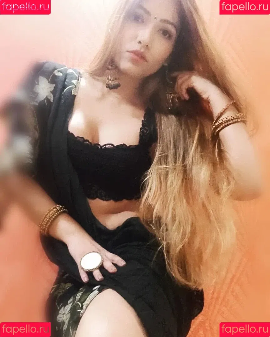 Zoya Rathore Onlyfans Photo Gallery 