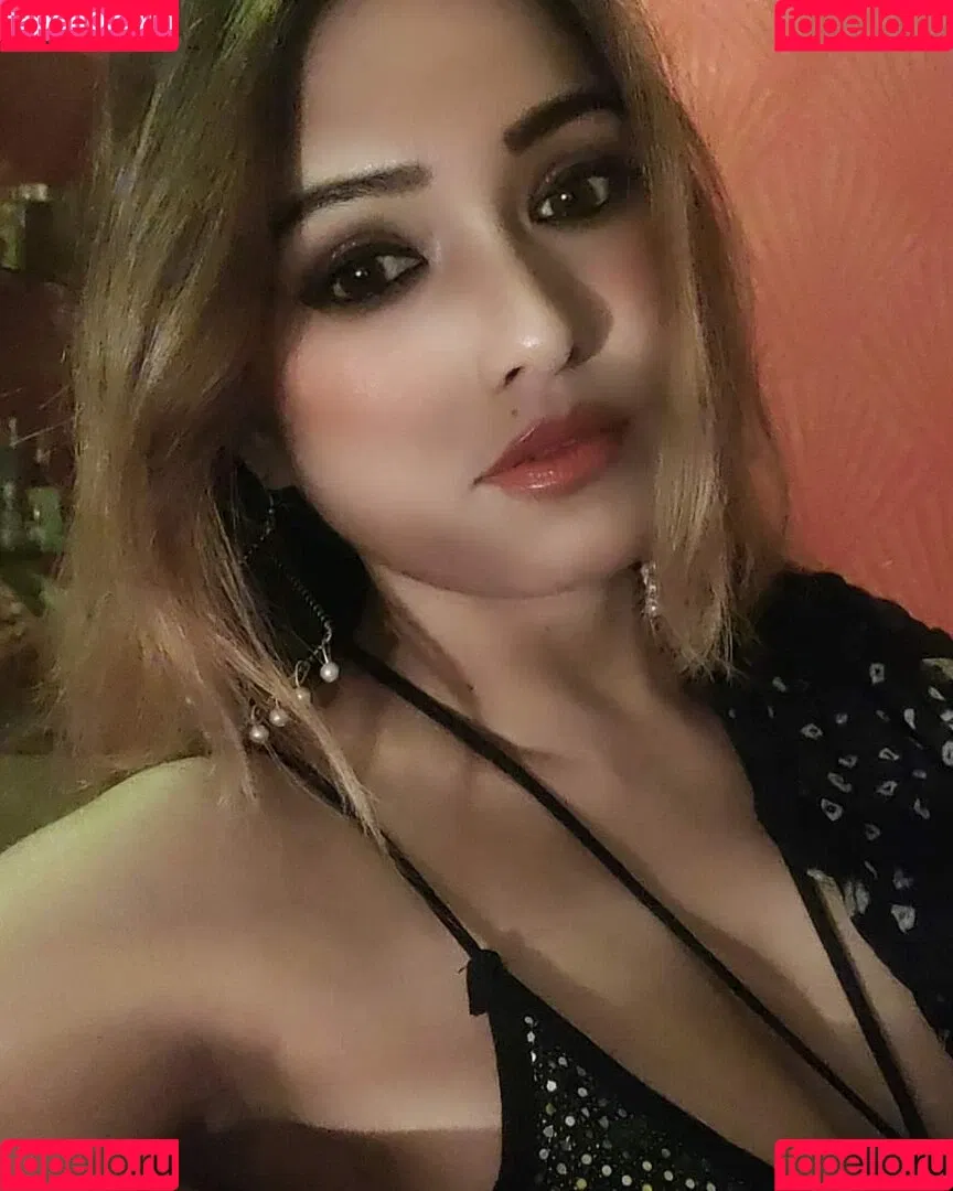 Zoya Rathore Onlyfans Photo Gallery 