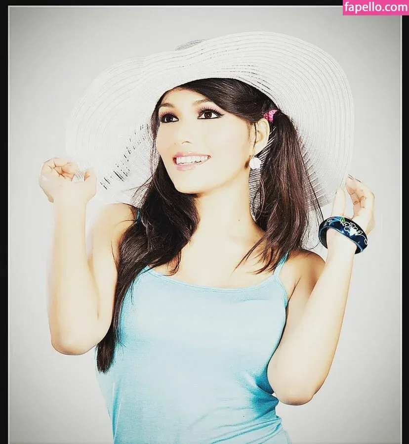 Zoya Rathore Onlyfans Photo Gallery 