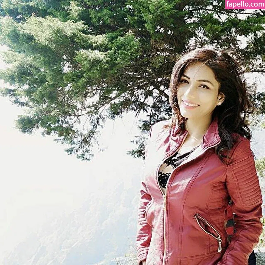 Zoya Rathore Onlyfans Photo Gallery 