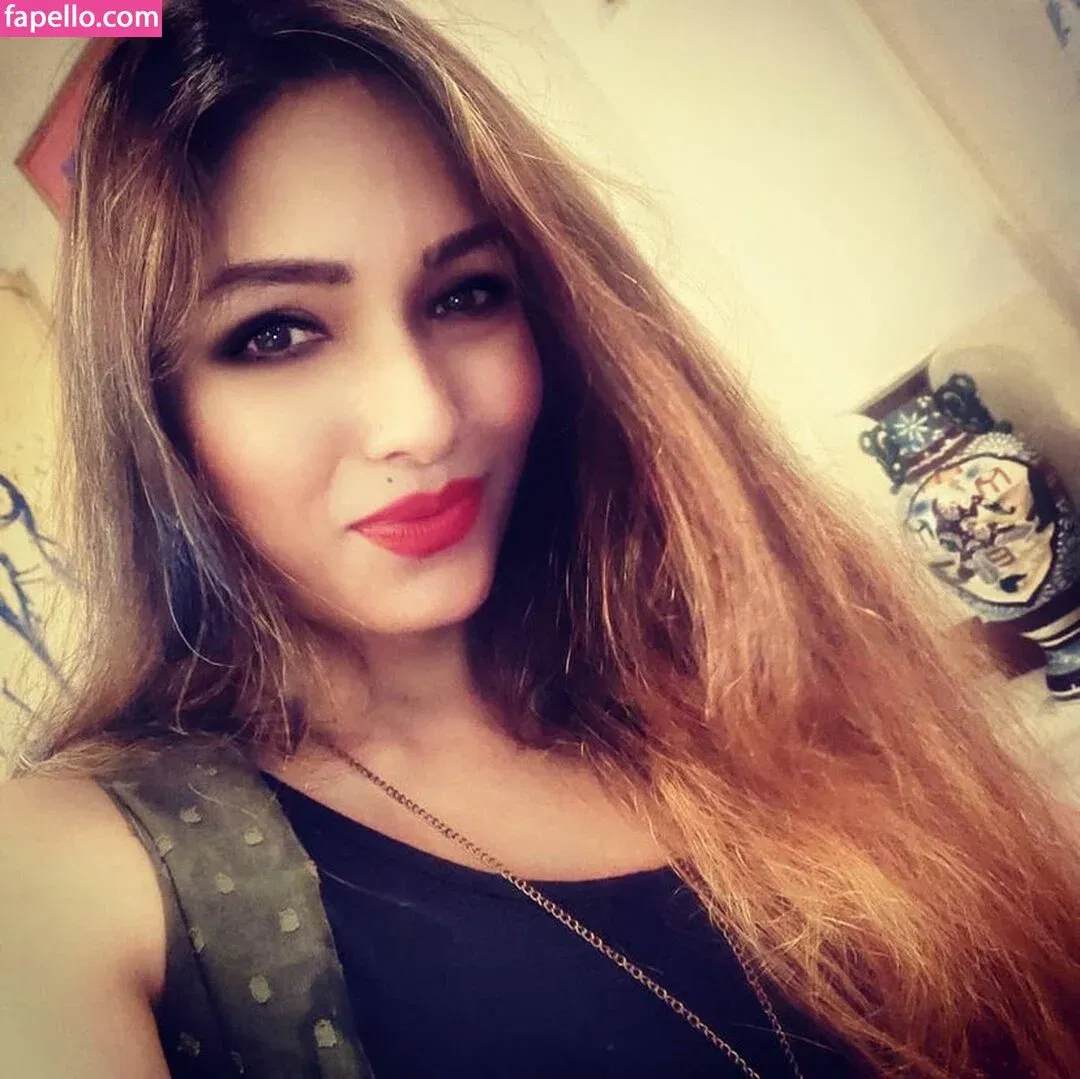Zoya Rathore Onlyfans Photo Gallery 