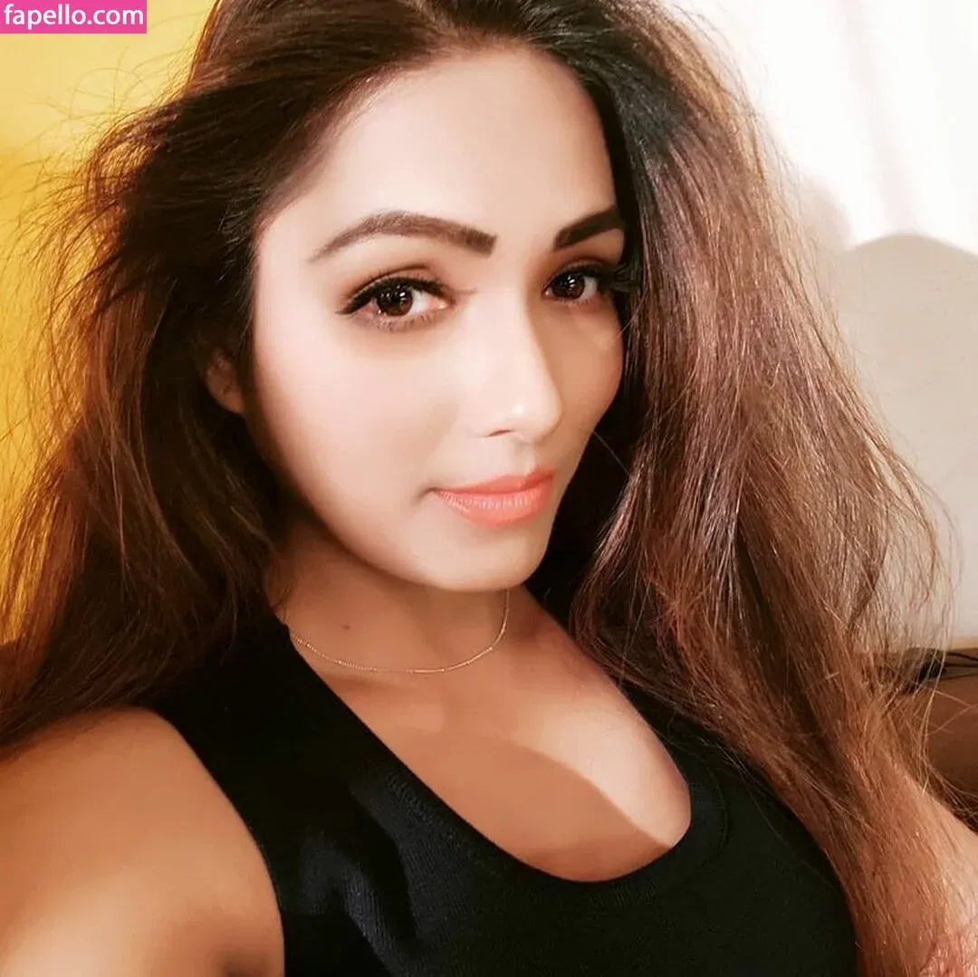 Zoya Rathore Onlyfans Photo Gallery 