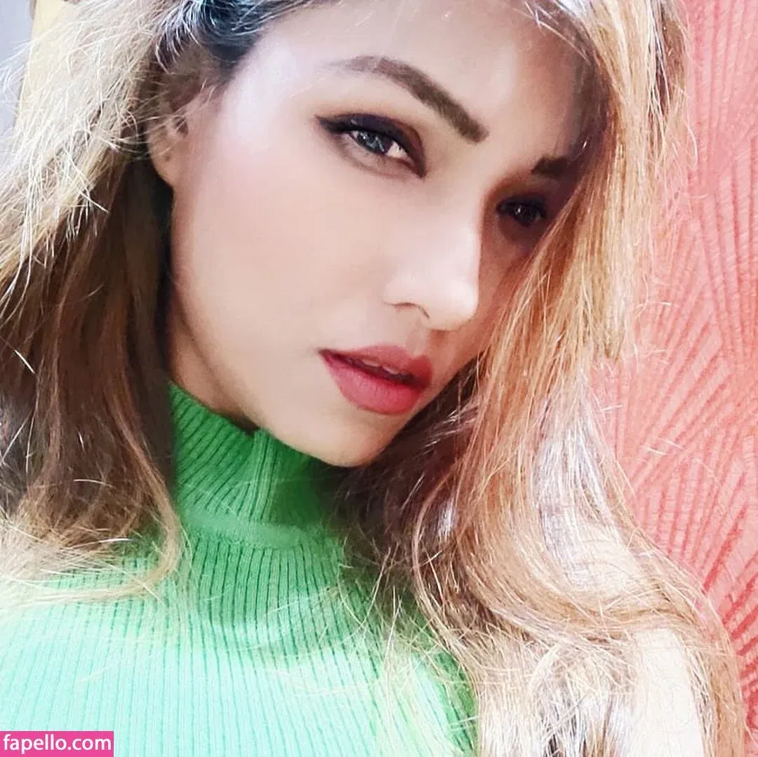 Zoya Rathore Onlyfans Photo Gallery 