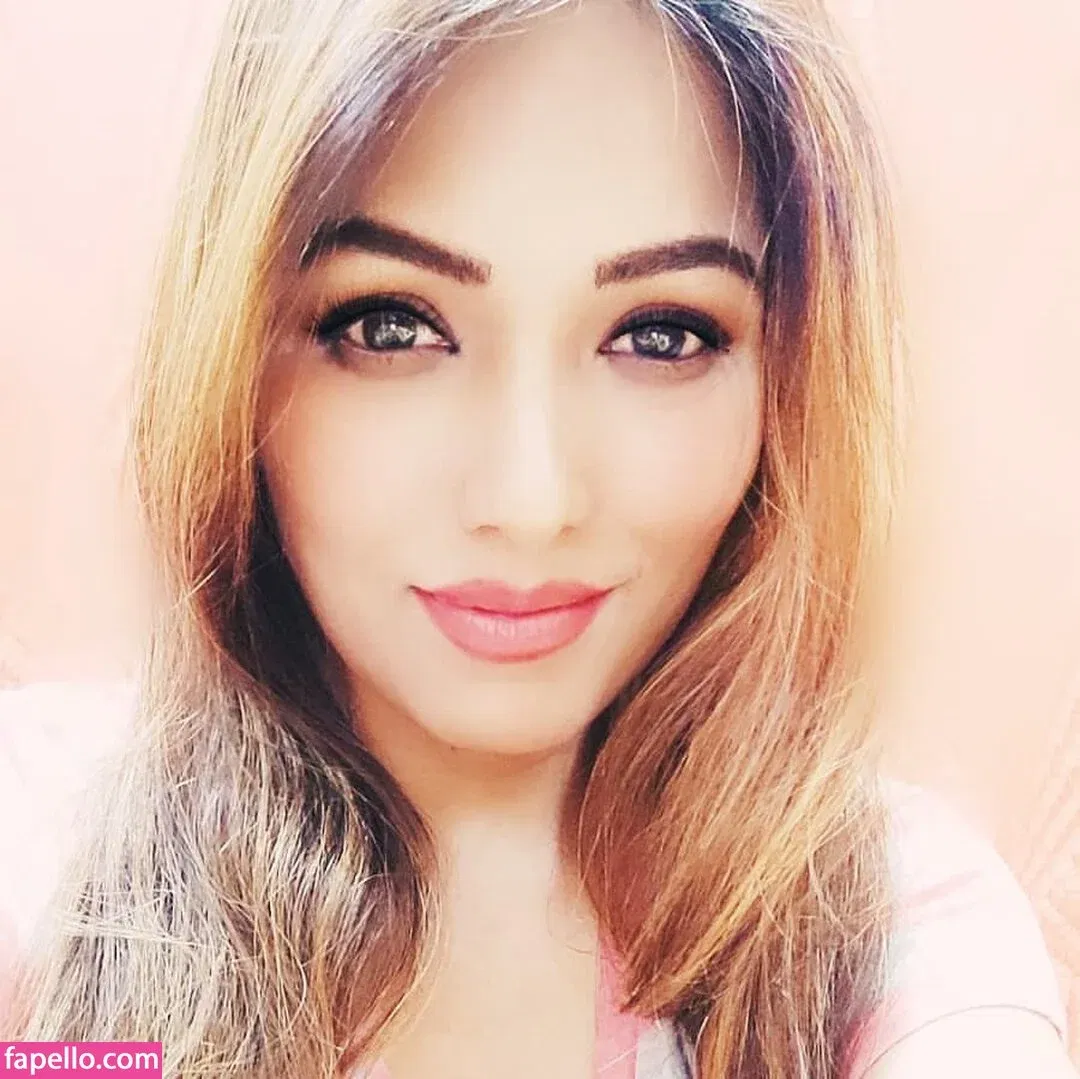 Zoya Rathore Onlyfans Photo Gallery 