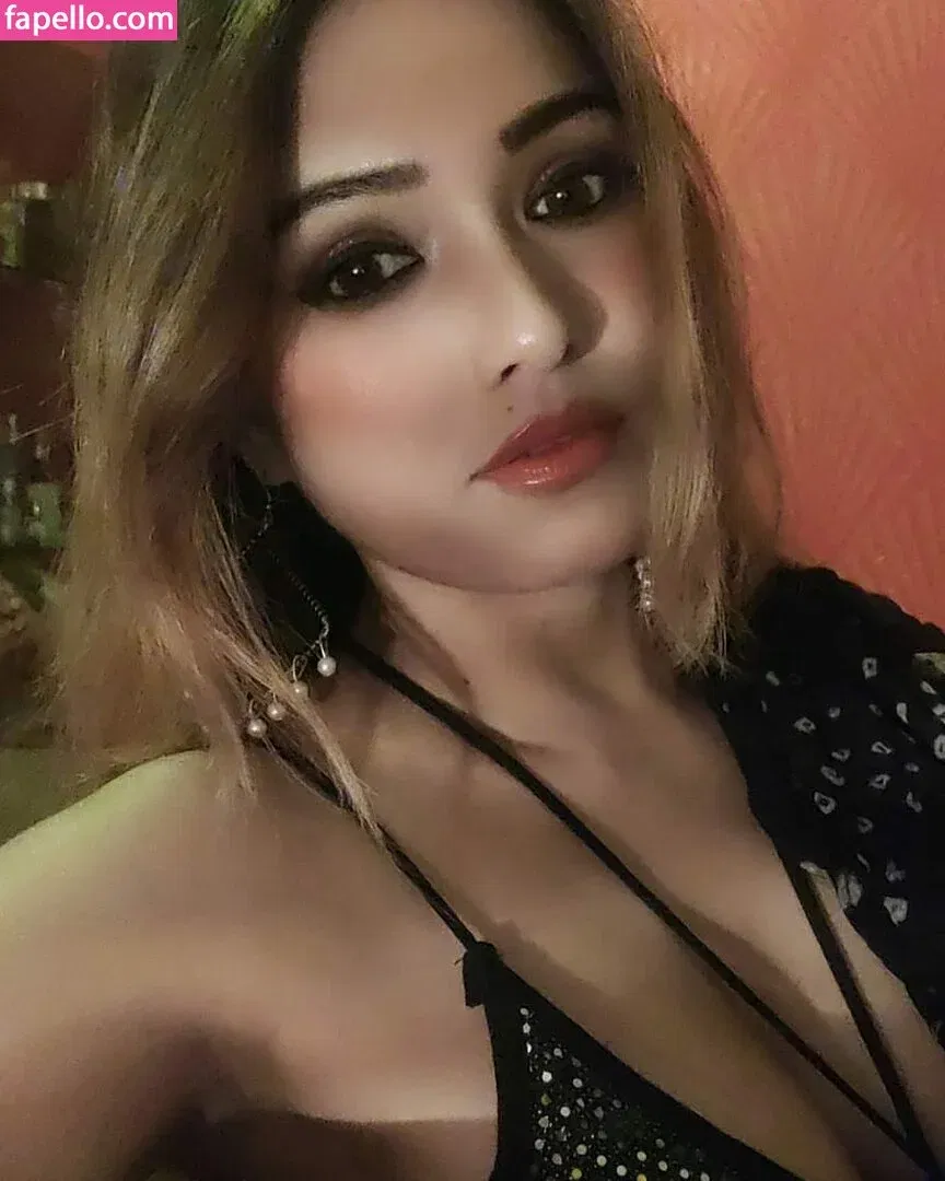 Zoya Rathore Onlyfans Photo Gallery 