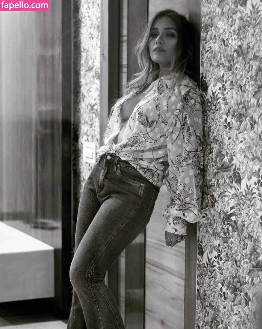 Zoya Rathore Onlyfans Photo Gallery 