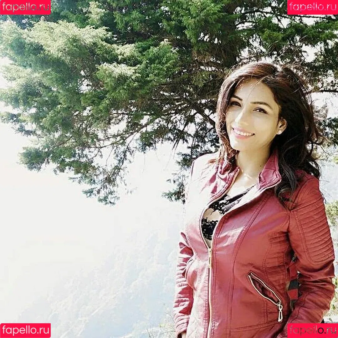 Zoya Rathore Onlyfans Photo Gallery 