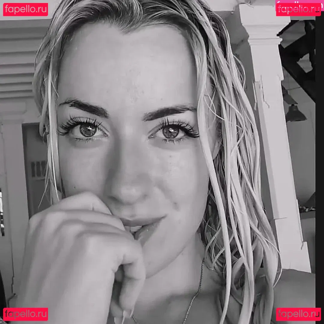 Rosa Brighid Onlyfans Photo Gallery 